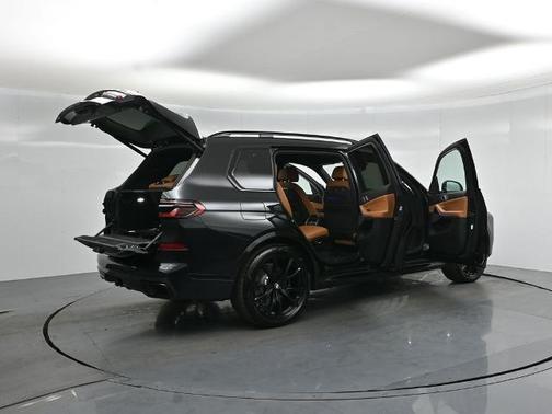 Black Sapphire Metallic 2026 BMW X7 XDRIVE40I