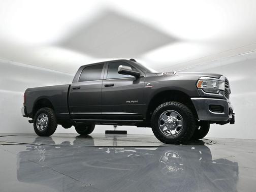 2020 RAM 2500 Tradesman Crew Cab 4X4 6'4' Box