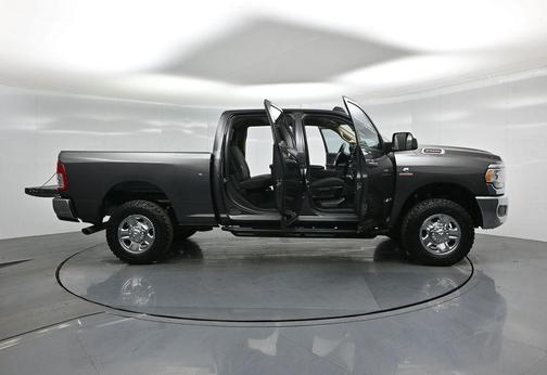 2020 RAM 2500 Tradesman Crew Cab 4X4 6'4' Box