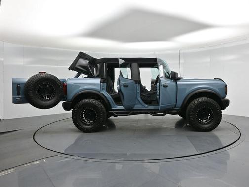 2023 Ford Bronco Base