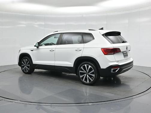 Pure White 2022 Volkswagen Taos 1.5T SE