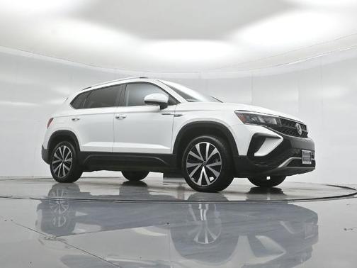 Pure White 2022 Volkswagen Taos 1.5T SE