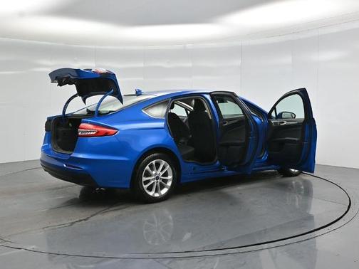VELOCITY BLUE 2019 Ford Fusion SE