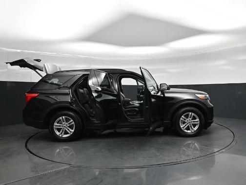 AGATE BLACK METALLIC 2023 Ford Explorer XLT