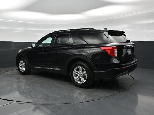 AGATE BLACK METALLIC 2023 Ford Explorer XLT