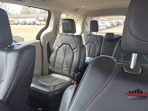 Crystal Metallic 2018 Chrysler Pacifica Touring-L Plus