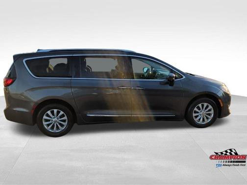 Crystal Metallic 2018 Chrysler Pacifica Touring-L Plus