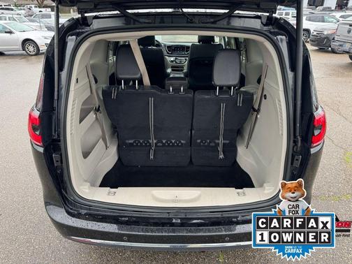 2022 Chrysler Pacifica Touring-L