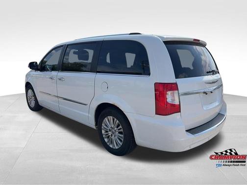 Bright White Clearcoat 2014 Chrysler Town & Country Limited