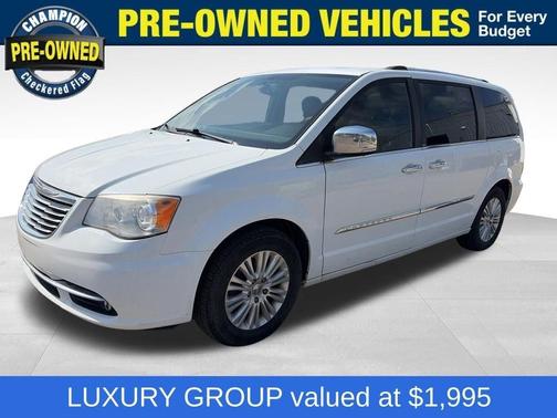 Bright White Clearcoat 2014 Chrysler Town & Country Limited