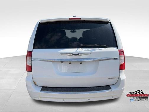 Bright White Clearcoat 2014 Chrysler Town & Country Limited