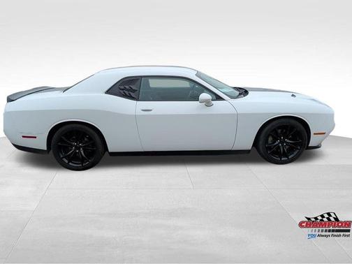 Bright White Clearcoat 2016 Dodge Challenger SXT