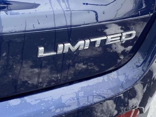 Photo 3 of 37 of 2020 Jeep Compass Limited