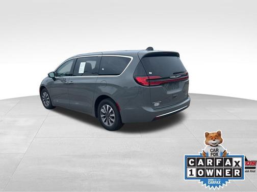 2023 Chrysler Pacifica Hybrid Touring L