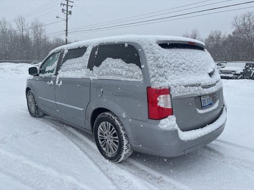 2013 Chrysler Town & Country Touring-L