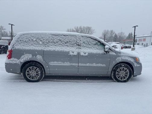 2013 Chrysler Town & Country Touring-L