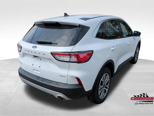 Oxford White 2022 Ford Escape SEL