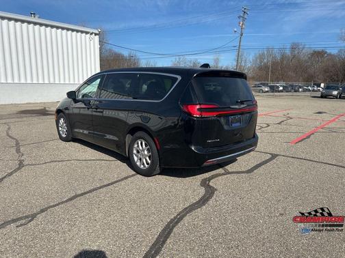 2024 Chrysler Pacifica Touring-L