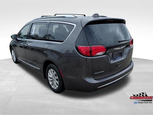 Granite Crystal Clearcoat Metallic 2018 Chrysler Pacifica Touring-L