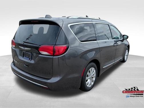 Granite Crystal Clearcoat Metallic 2018 Chrysler Pacifica Touring-L