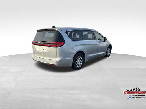 2023 Chrysler Pacifica Touring-L