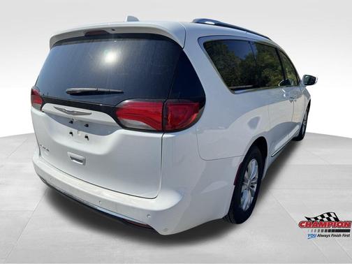 2019 Chrysler Pacifica Touring-L