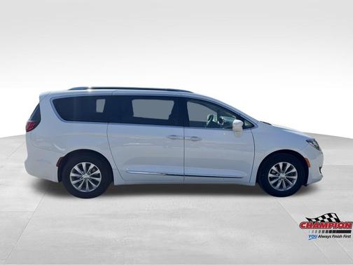 2019 Chrysler Pacifica Touring-L