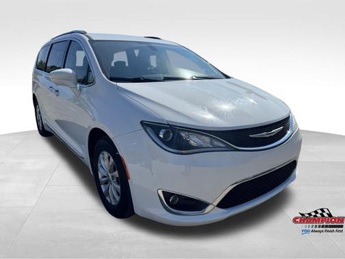 2019 Chrysler Pacifica Touring-L