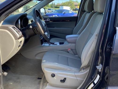 Photo 4 of 29 of 2012 Jeep Grand Cherokee Laredo