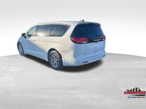 Bright White Clearcoat 2023 Chrysler Voyager LX