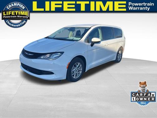 Bright White Clearcoat 2023 Chrysler Voyager LX