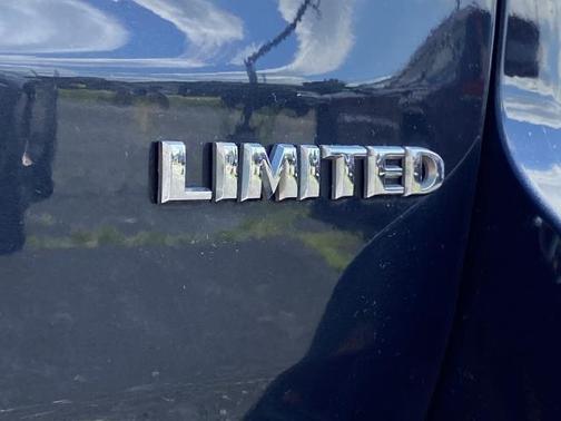 Photo 3 of 39 of 2014 Jeep Grand Cherokee Limited