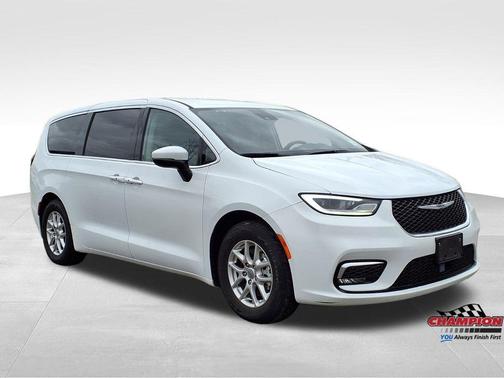 Bright White Clearcoat 2023 Chrysler Pacifica Touring-L