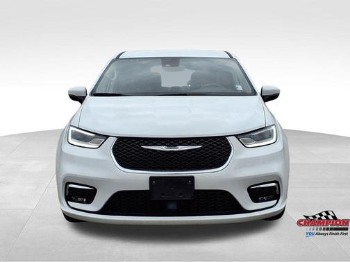 Bright White Clearcoat 2023 Chrysler Pacifica Touring-L