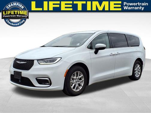 Bright White Clearcoat 2023 Chrysler Pacifica Touring-L
