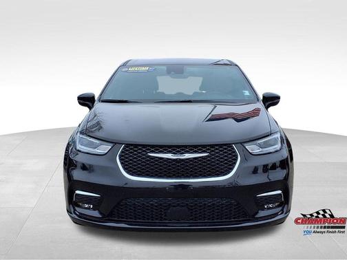 Diamond Black 2026 Chrysler Pacifica Select