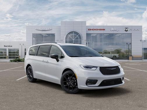 Bright White Clearcoat 2026 Chrysler Pacifica Select