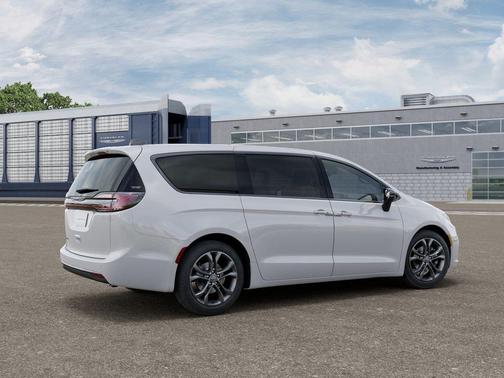 Bright White Clearcoat 2026 Chrysler Pacifica Select