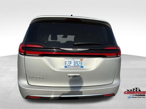 2024 Chrysler Pacifica Touring-L