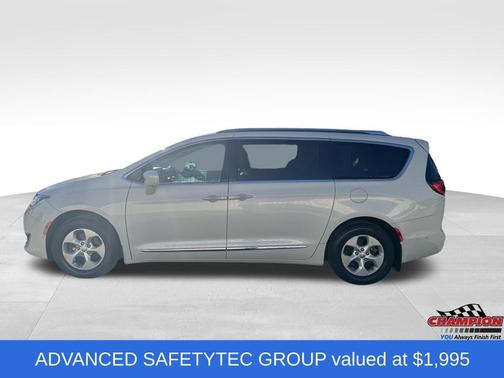 2017 Chrysler Pacifica Touring-L Plus