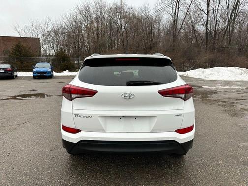 2017 Hyundai TUCSON SE