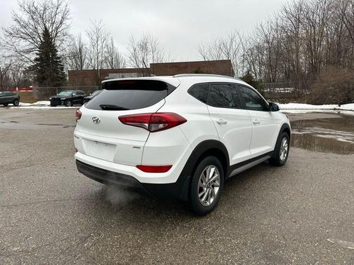 2017 Hyundai TUCSON SE