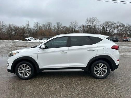 2017 Hyundai TUCSON SE