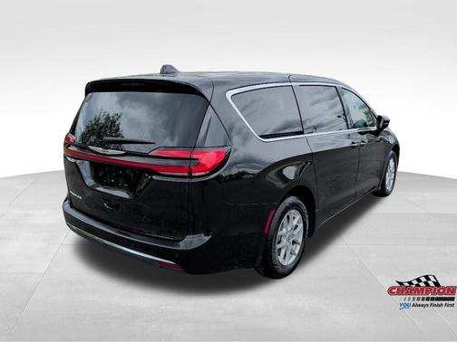 Diamond Black 2025 Chrysler Pacifica Select