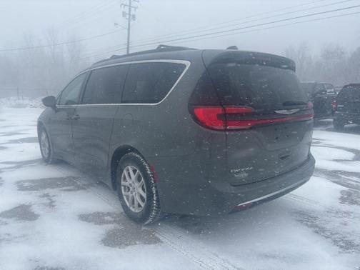 2022 Chrysler Pacifica Touring-L