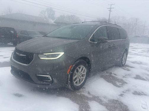2022 Chrysler Pacifica Touring-L