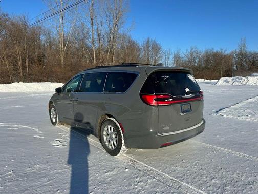 2022 Chrysler Pacifica Touring-L