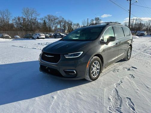 2022 Chrysler Pacifica Touring-L