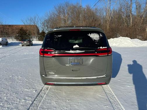 2022 Chrysler Pacifica Touring-L