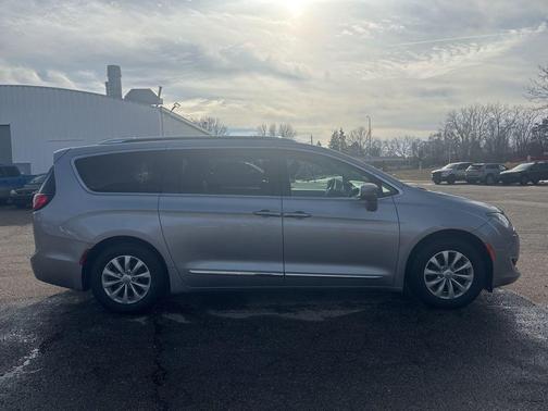 2018 Chrysler Pacifica Touring-L